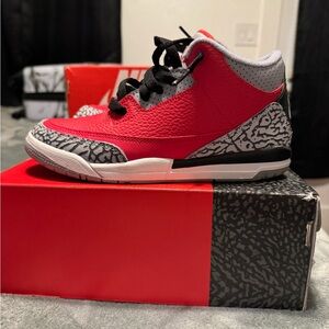 Jordan 3 Retro SE Fire Red Size 3Y